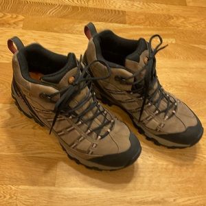 Men’s Merrell Outland Mid Waterproof Boot. Brown. Size 11.5.